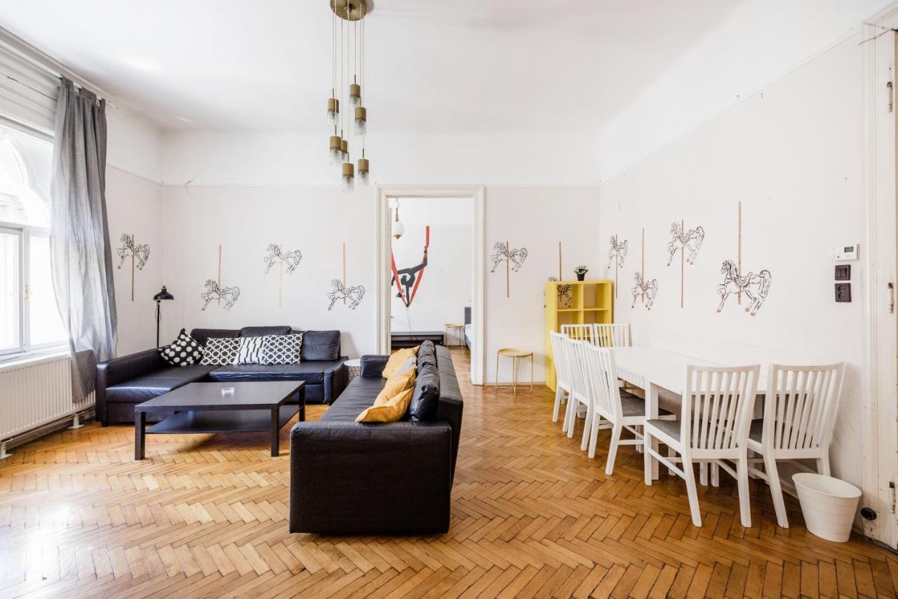 Apartment Downtown Circus *