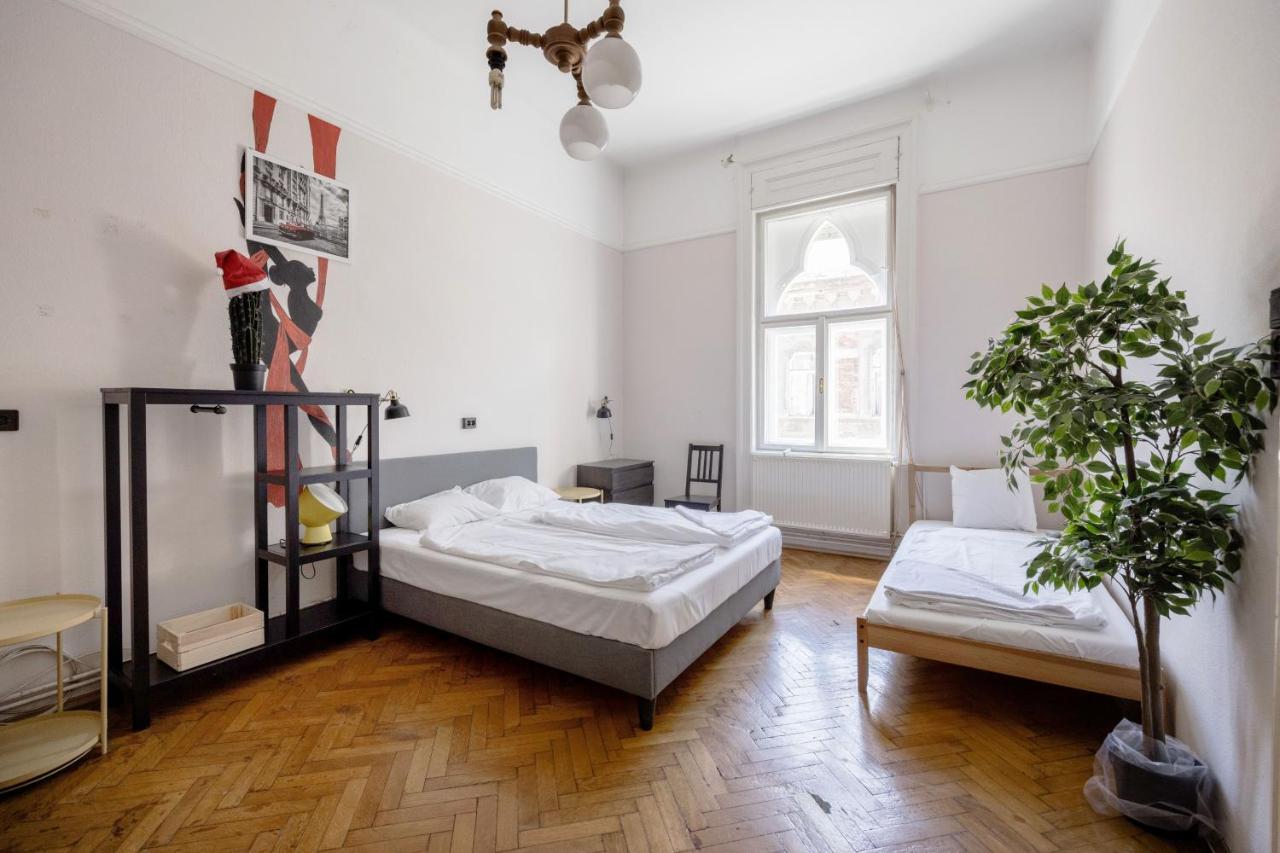Apartment Downtown Circus